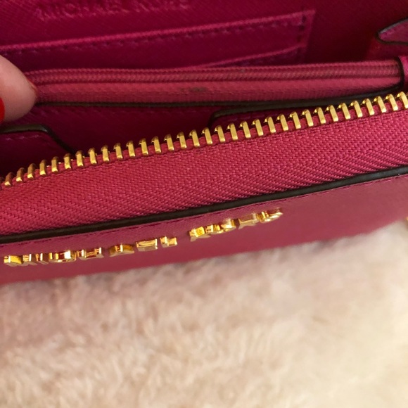 SALE🌼Michael Kors Zip Wallet Fuschia💥 - Picture 7 of 11